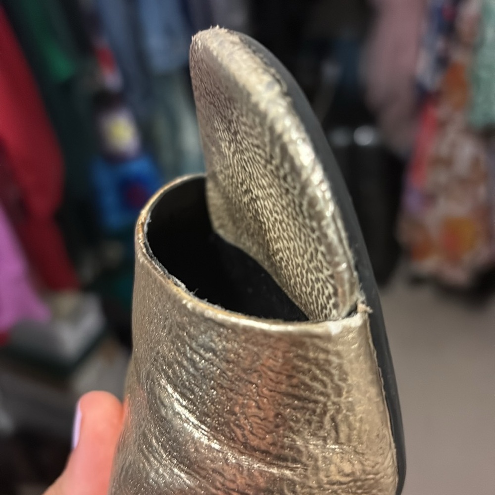 Metallic Gold Slides - Picture 6 of 7